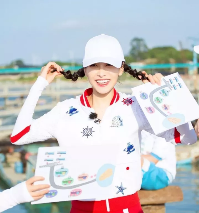 今年秋冬最chic！原來短發(fā)和帽子這么配??！